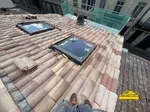 Deux Velux posés sur le toit pour une meilleure aération.