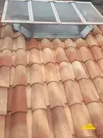 Matériaux en zinc utilisés pour la toiture d' une maison.
