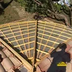 Rénovation complète de la toiture d'une maison ancienne.