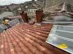 Pose de closoire ventilé en plomb pour étancher la verrière, avec bavette de rive, entourage de cheminée et tuiles canal de Gironde.
